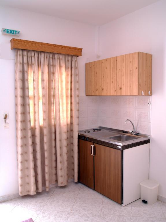 Scarpantos Apartman Amoopí Szoba fotó